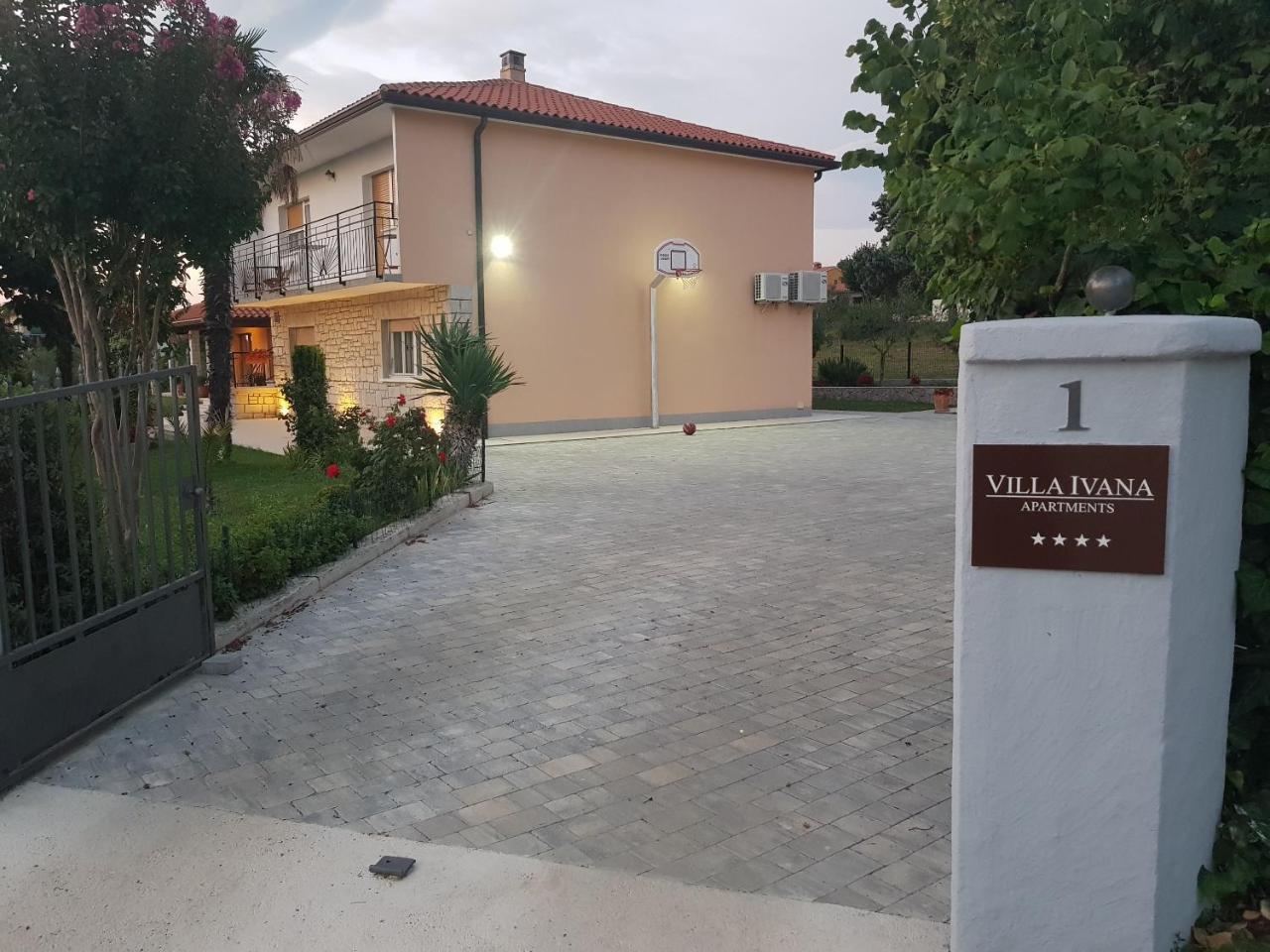 Apartment Ivana *
